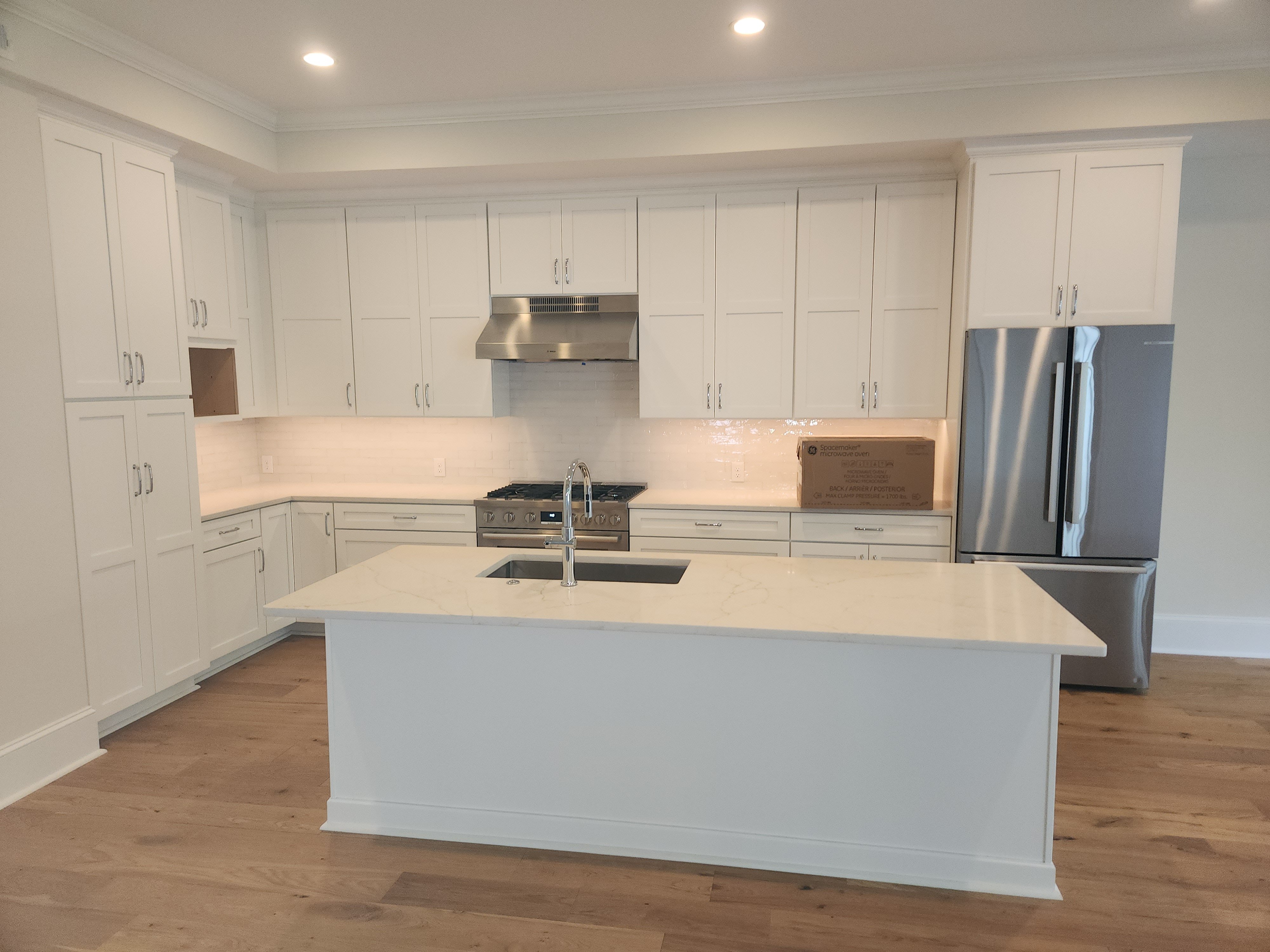Photo of Wall Cabinet Mid-Rail 2 (002)